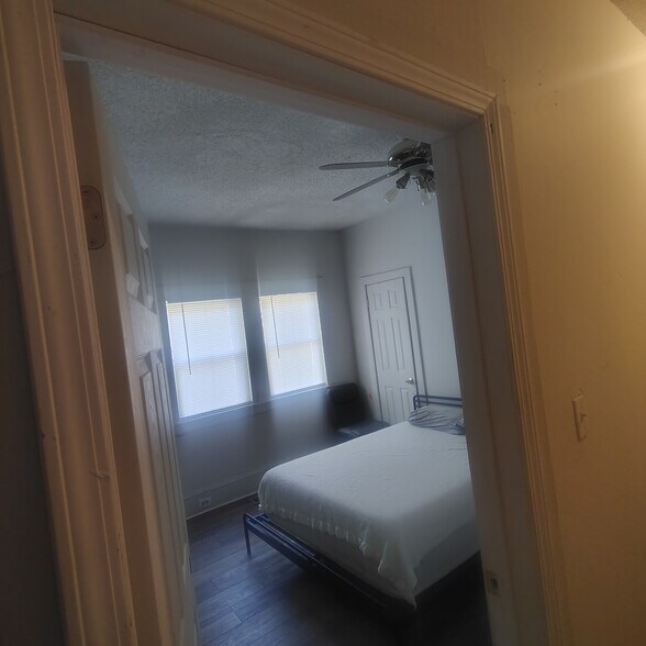 Building Photo - Room in Duplex on Centre St