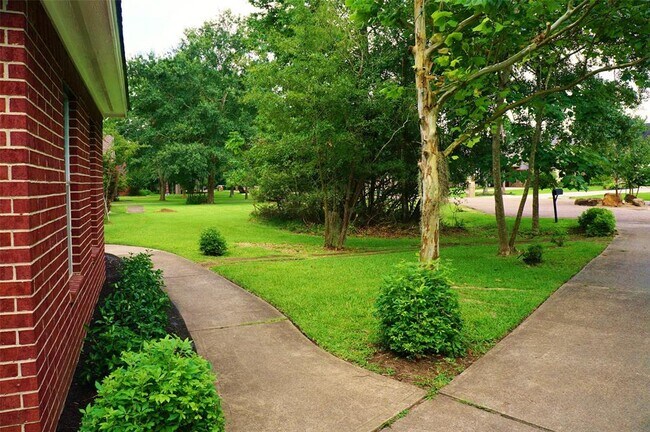 Building Photo - 2429 Chantilly Ln
