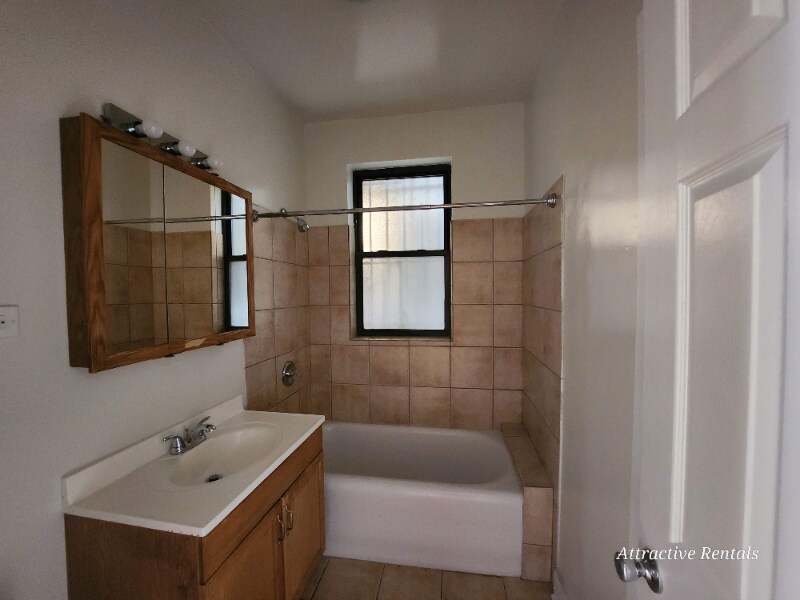Building Photo - 53 E Marquette Rd