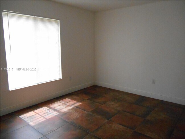 Building Photo - 4910 NW 79th Ave