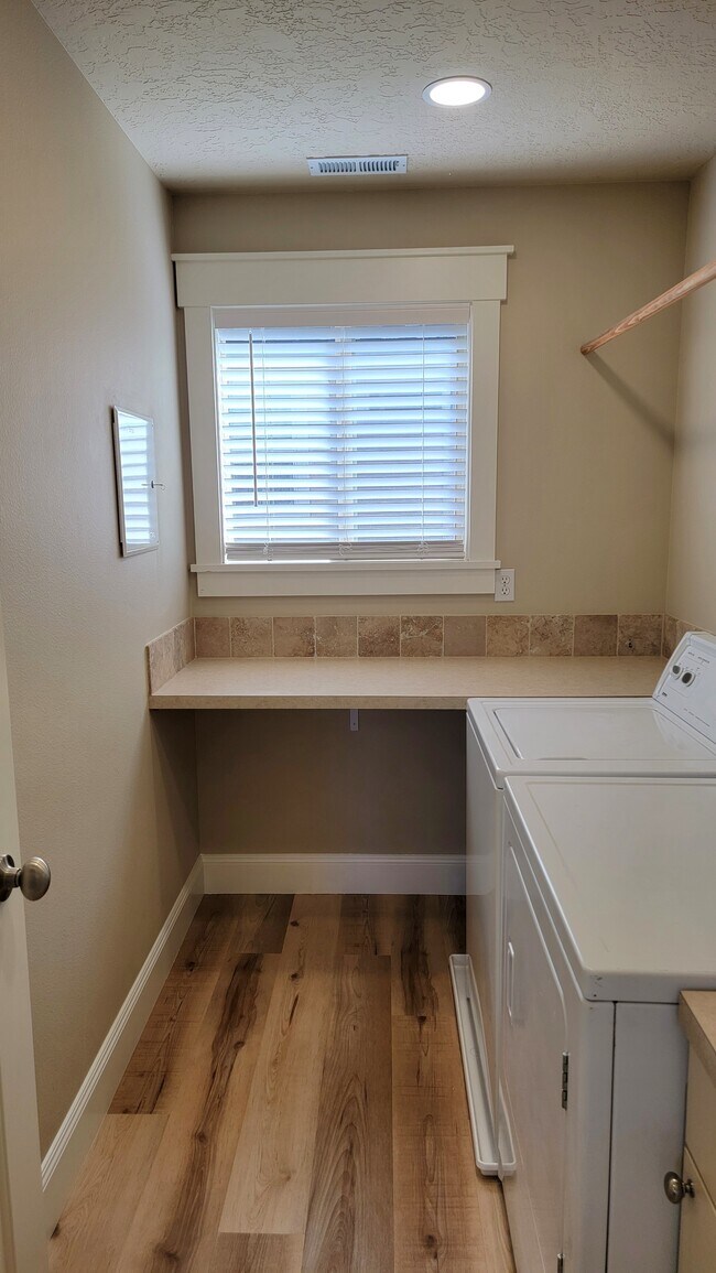 Building Photo - 3993 N Heritage View Ave