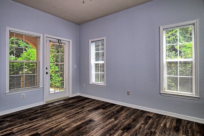 Building Photo - 2 bedroom/2 bath, 1st floor unit with a 1-car garage!