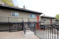 Building Photo - 1022 E Poplar St