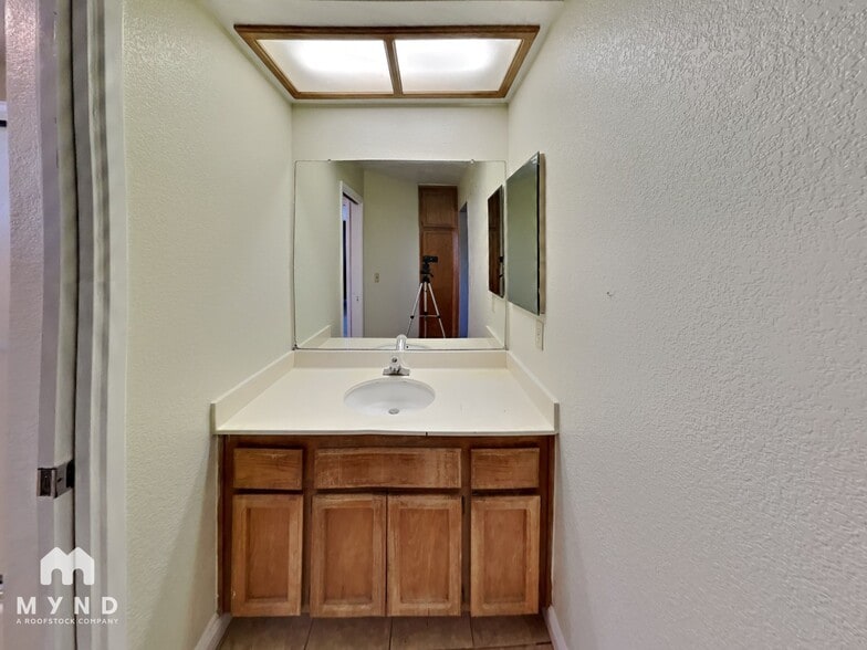 Building Photo - 4721 Shannondale Dr