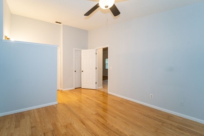 Building Photo - Comfortable Condo Living in St. Augustine Shores