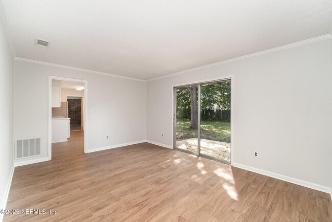 Building Photo - 2805 Stagecoach Dr
