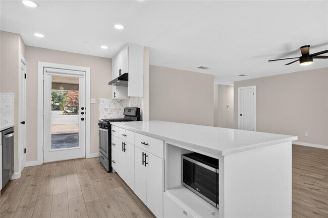 Building Photo - 6222 Wagon Bend