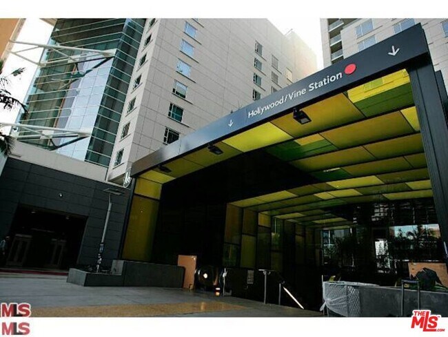 Building Photo - 6250 Hollywood Blvd