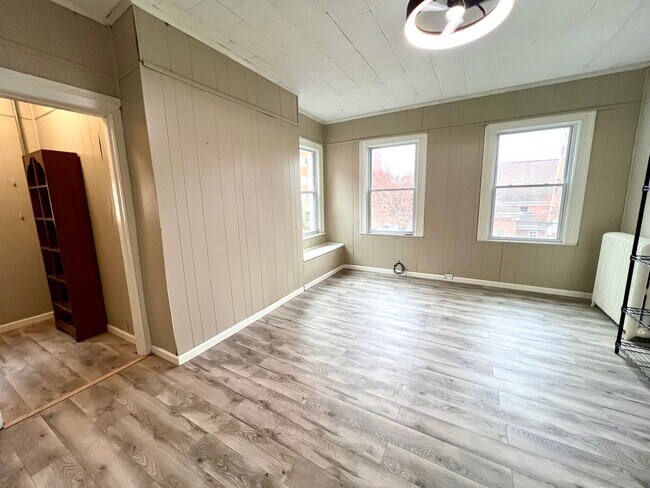 Building Photo - 259-261 N. Dithridge Street (Full Service)