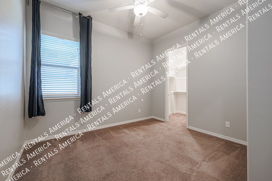 Building Photo - 4429 E Jones St