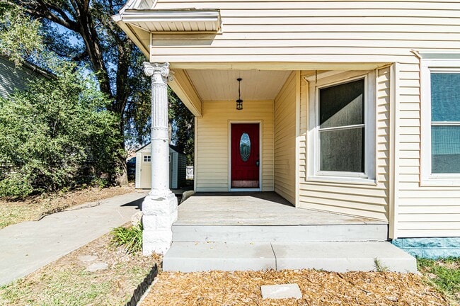 Building Photo - Please View 3D Virtual Walk-Through Before...