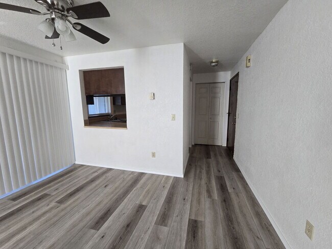 Building Photo - 140 NE Atkinson Ct