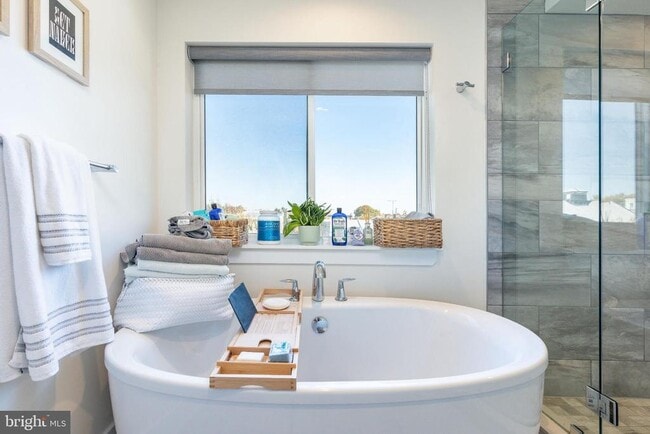 Building Photo - 1647 E Eyre St