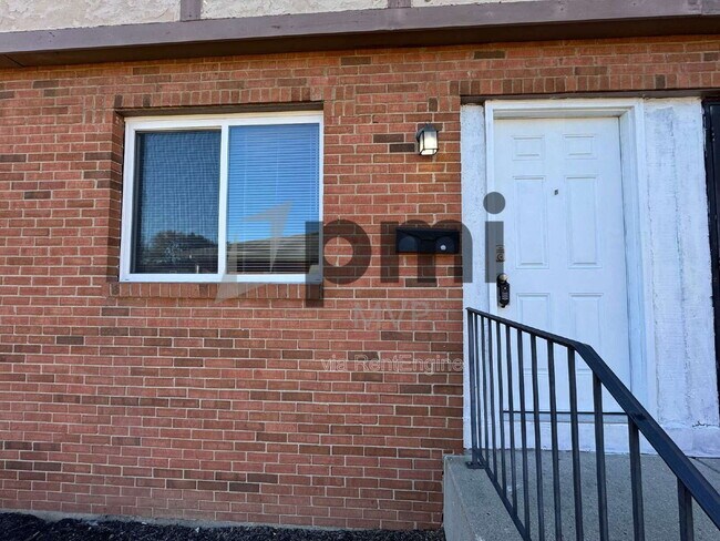 Building Photo - 4056 Carlton Ave