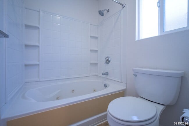 Building Photo - 4 br/2.5 ba Ewa Gentry Tuscany II, Schedul...
