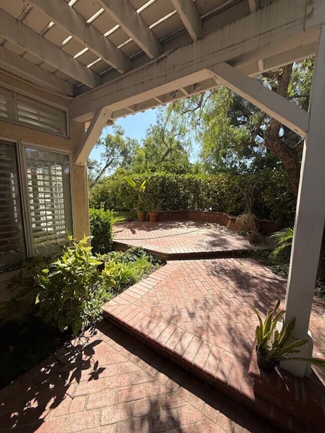 Building Photo - Over 3000 sq feet in Trabuco Canyon