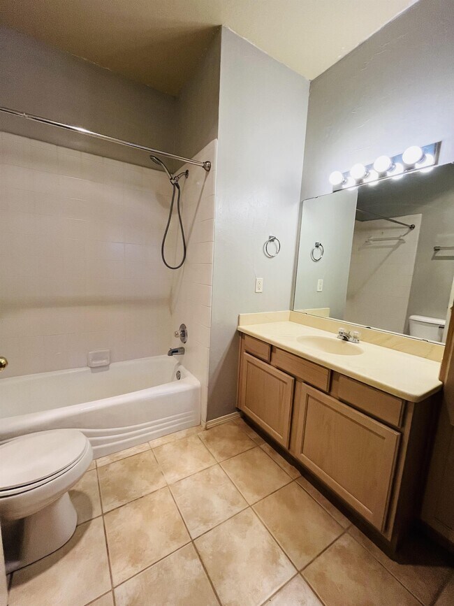 Building Photo - 1718 Windhill Ave