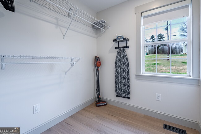 Building Photo - 26 Jennifer Ln