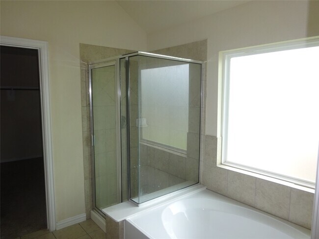 Building Photo - 1402 Green Highland Dr