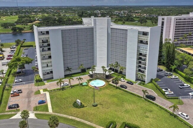 Building Photo - "Experience Luxury Living: Spacious 2-Bed, 2-Bath Condo in North Palm Beach!"