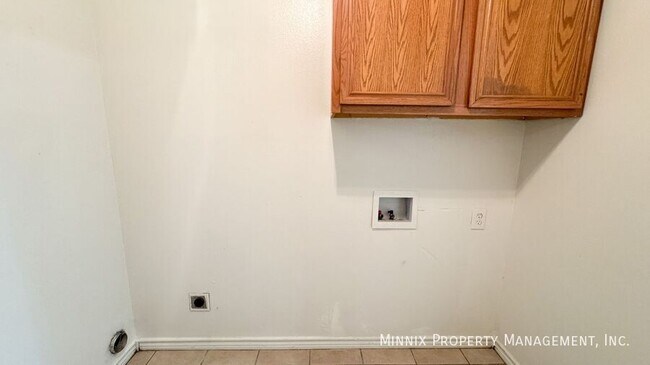 Building Photo - 904 N Belmont Ave