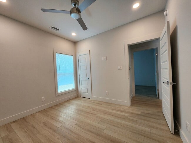 Building Photo - Gulf Shores 3/2.5 cottage
