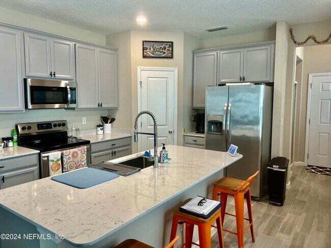 Building Photo - 2153 Major Oak St