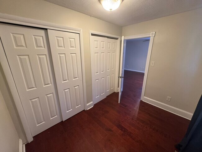 Building Photo - 85 Lawn Park Ave