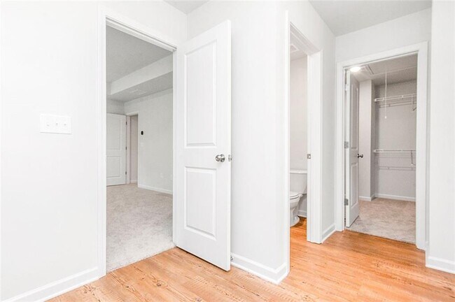 Building Photo - 410 Pt Pl Dr