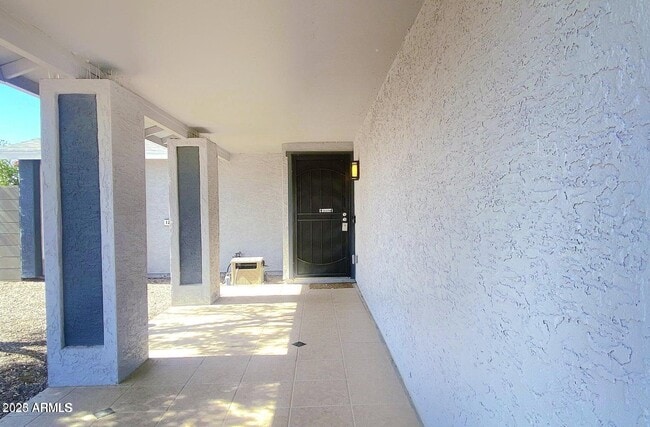Building Photo - 1203 W Mariposa St
