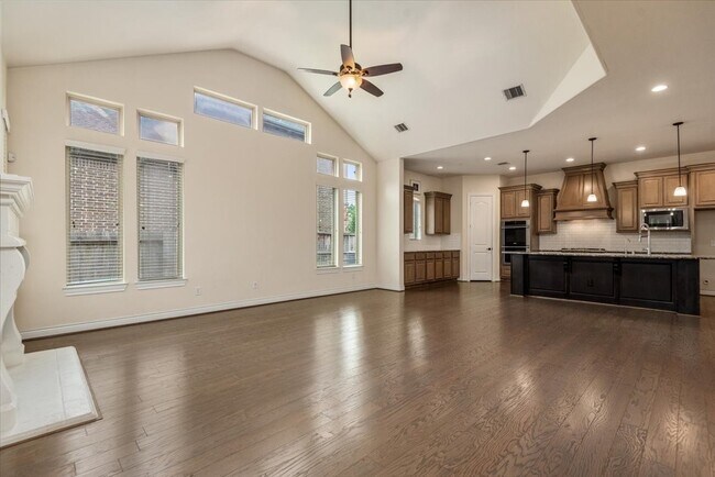 Building Photo - 23034 Creek Park Dr