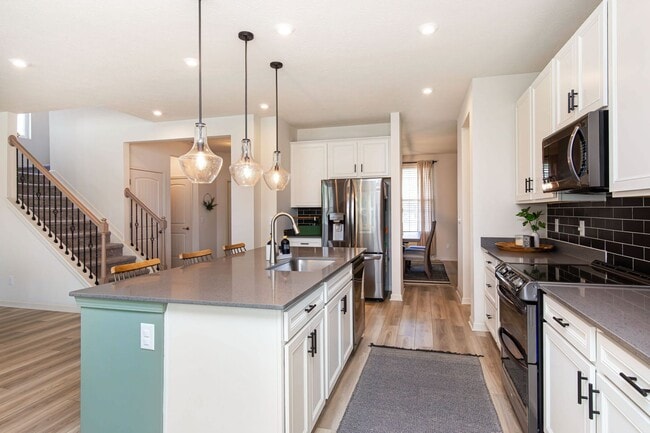Building Photo - 6787 Oakcrest Dr