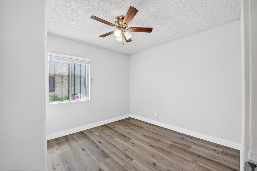Building Photo - 409 S Harris Ave