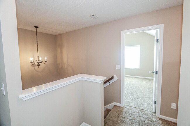 Building Photo - 479 Sebastian Dr