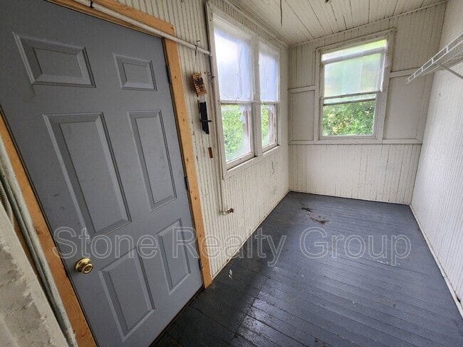 Building Photo - 508 S 5th St