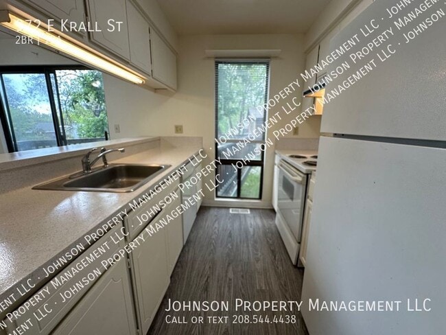 Building Photo - 972 E Krall St