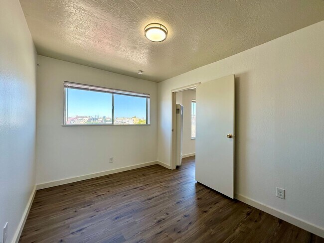 Building Photo - 660-664 Precita Avenue