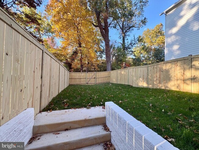 Building Photo - 635 Upland Pl