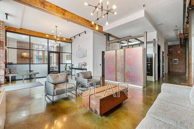 Building Photo - 154 Ave E