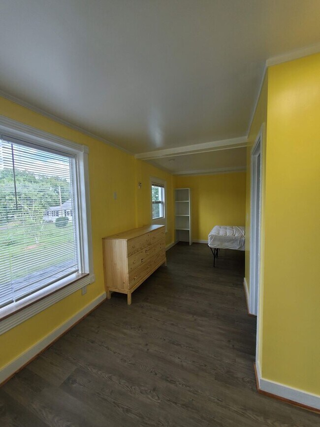 Building Photo - Utilities Included!!!!