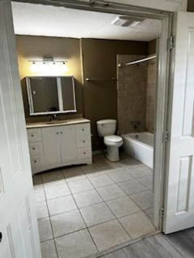 Building Photo - 2625 E Cavett Dr