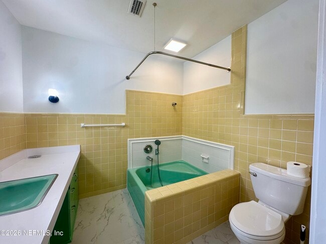 Building Photo - 5951 Clifton Ave