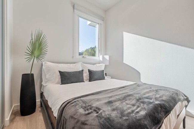 Building Photo - 5851 W 88th St