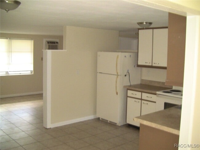 Building Photo - 2 Esskay St