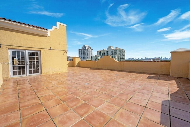 Building Photo - 1400 Salzedo St