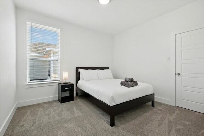 Building Photo - 3129 Rutz St