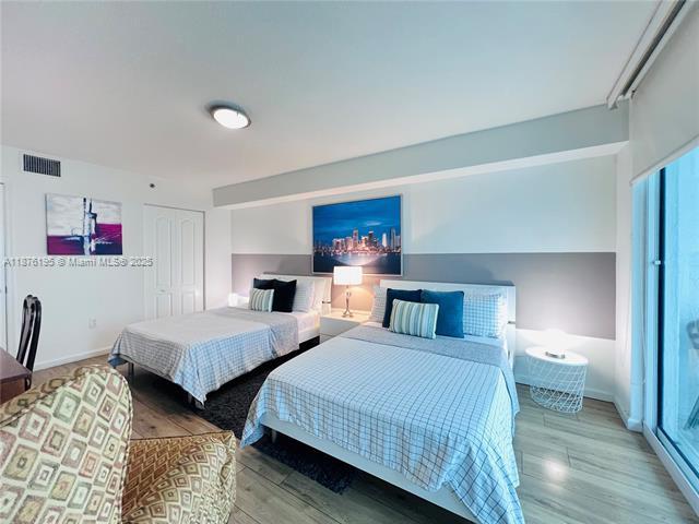 Building Photo - 1200 Brickell Bay Dr