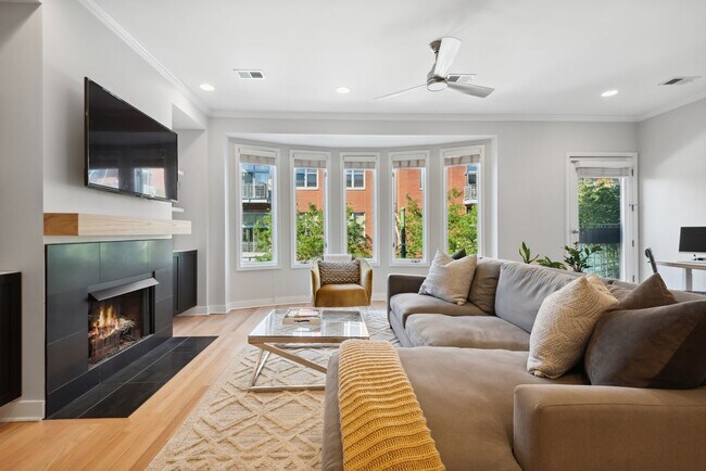 Building Photo - 821 W Superior St