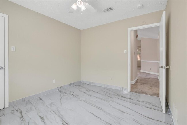 Building Photo - 7431 Ridgeberry Dr