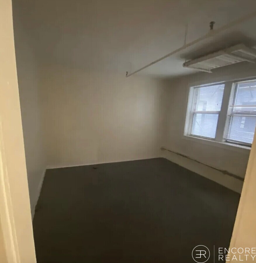 Building Photo - 19 Peterborough St